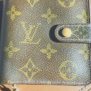 Louis Vuitton Monogram Small Vintage Wallet with zippy and snap!